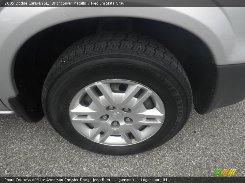 Bright Silver Metallic / Medium Slate Gray 2005 Dodge Caravan SE