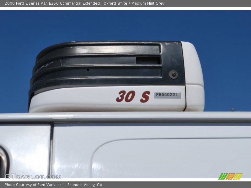 Oxford White / Medium Flint Grey 2006 Ford E Series Van E350 Commercial Extended