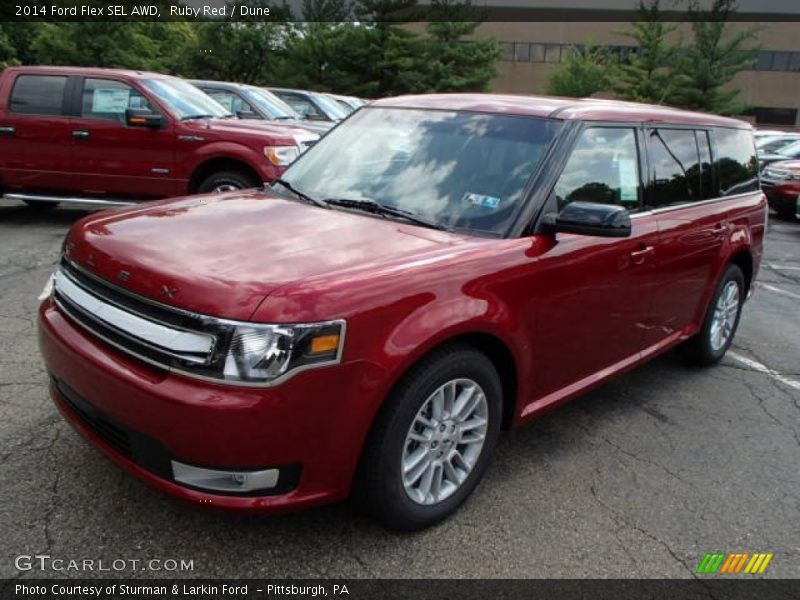 Front 3/4 View of 2014 Flex SEL AWD