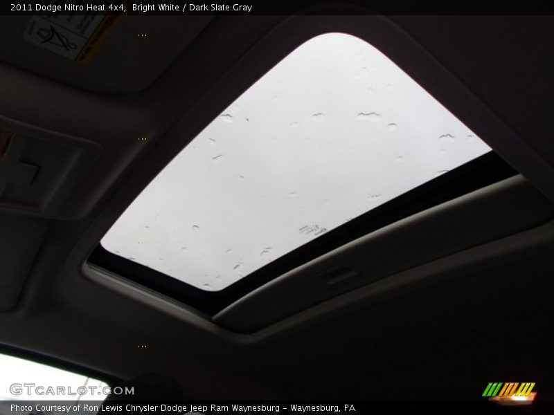 Bright White / Dark Slate Gray 2011 Dodge Nitro Heat 4x4