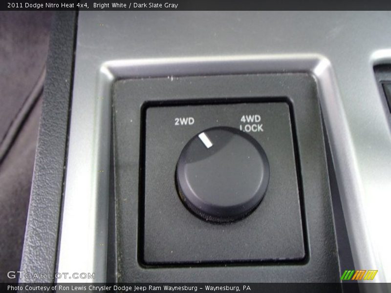 Bright White / Dark Slate Gray 2011 Dodge Nitro Heat 4x4