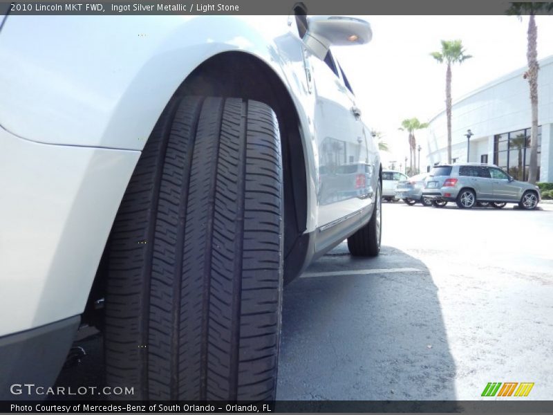 Ingot Silver Metallic / Light Stone 2010 Lincoln MKT FWD