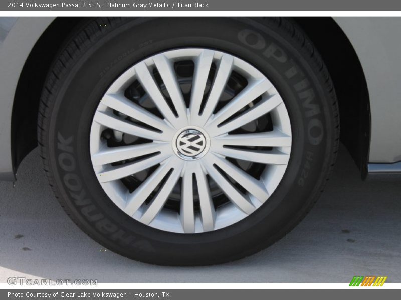 Platinum Gray Metallic / Titan Black 2014 Volkswagen Passat 2.5L S