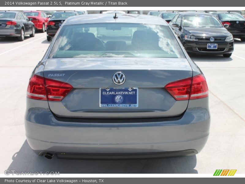 Platinum Gray Metallic / Titan Black 2014 Volkswagen Passat 2.5L S