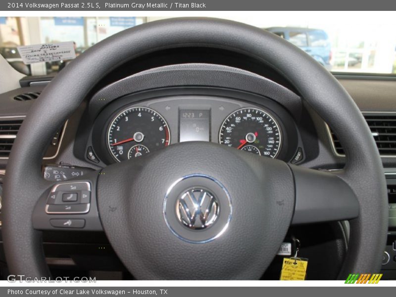 Platinum Gray Metallic / Titan Black 2014 Volkswagen Passat 2.5L S