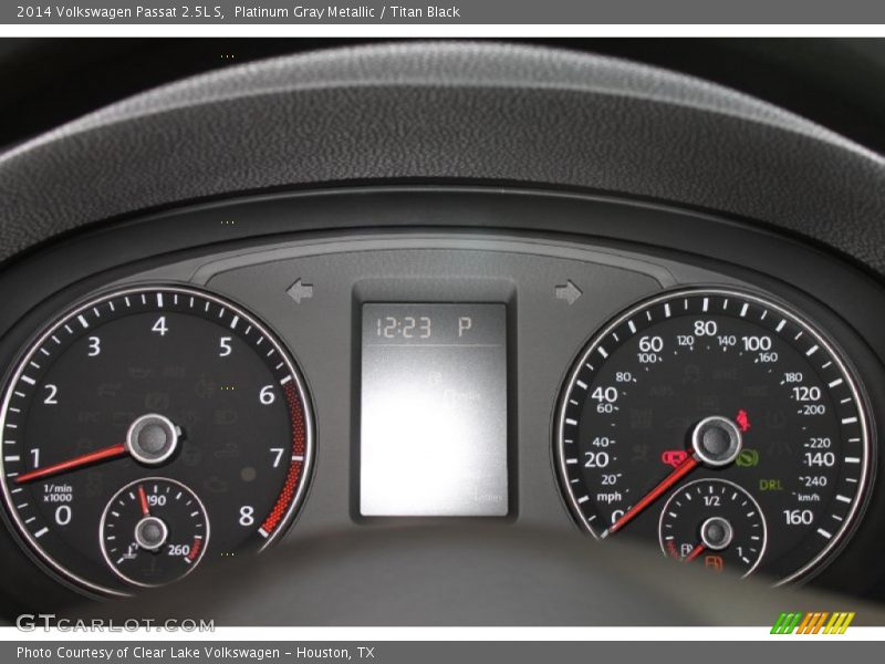 Platinum Gray Metallic / Titan Black 2014 Volkswagen Passat 2.5L S