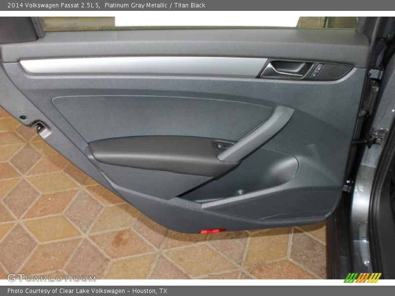 Platinum Gray Metallic / Titan Black 2014 Volkswagen Passat 2.5L S