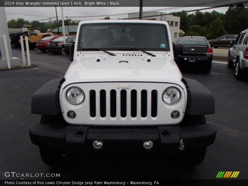 Bright White / Black 2014 Jeep Wrangler Unlimited Sport S 4x4