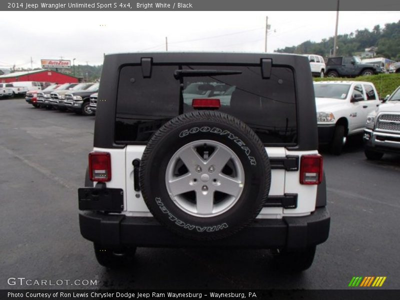Bright White / Black 2014 Jeep Wrangler Unlimited Sport S 4x4