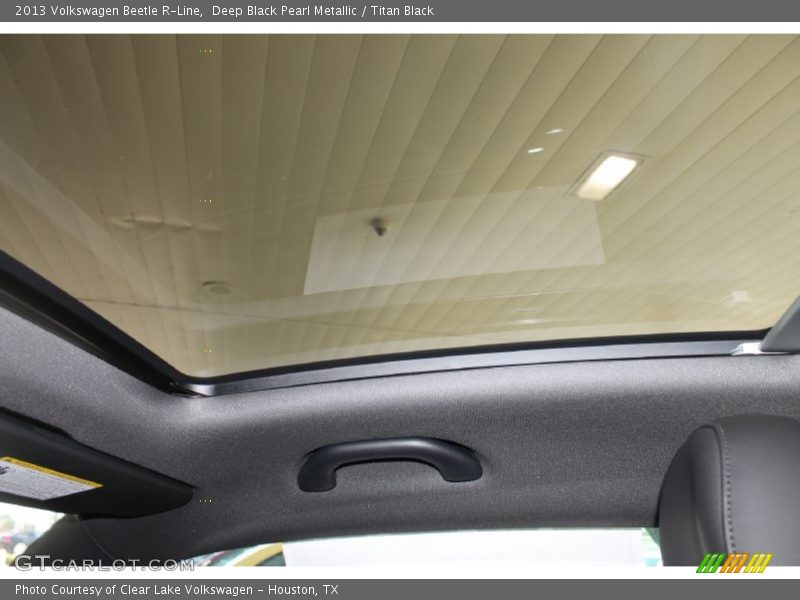 Deep Black Pearl Metallic / Titan Black 2013 Volkswagen Beetle R-Line