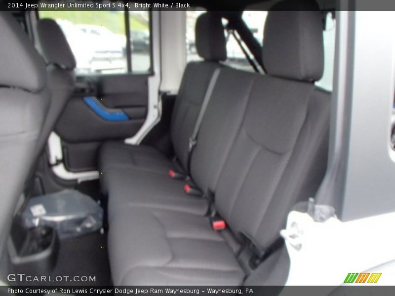 Bright White / Black 2014 Jeep Wrangler Unlimited Sport S 4x4