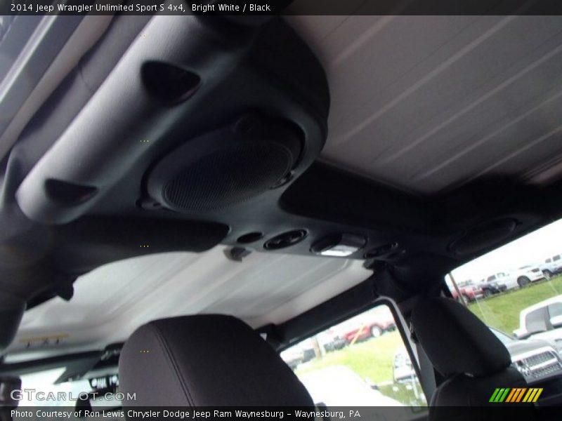 Bright White / Black 2014 Jeep Wrangler Unlimited Sport S 4x4