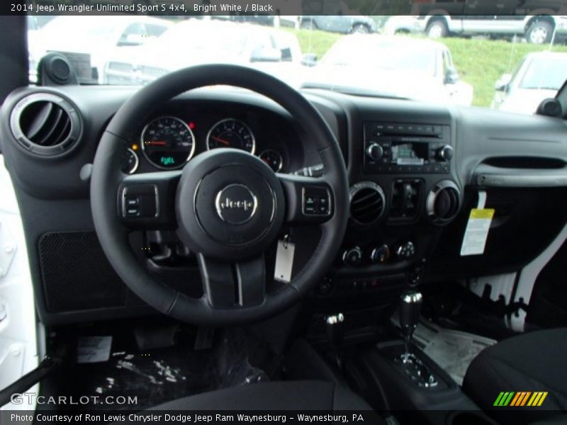 Bright White / Black 2014 Jeep Wrangler Unlimited Sport S 4x4