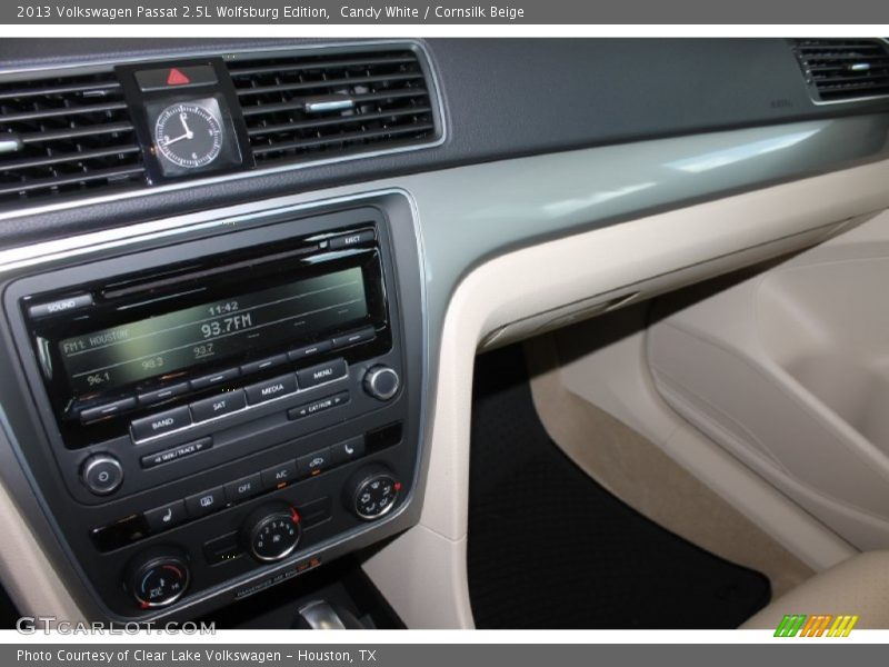 Candy White / Cornsilk Beige 2013 Volkswagen Passat 2.5L Wolfsburg Edition