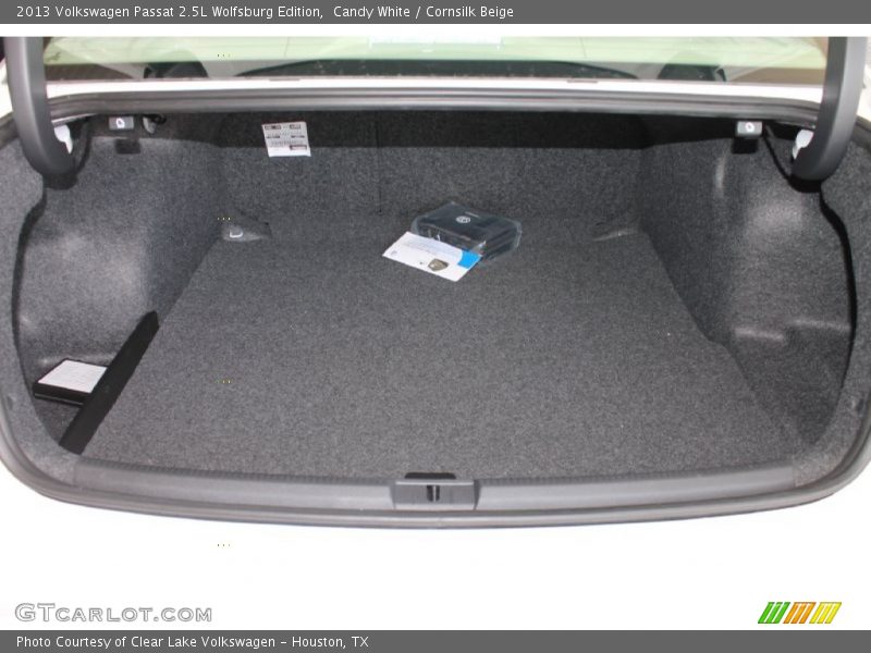 Candy White / Cornsilk Beige 2013 Volkswagen Passat 2.5L Wolfsburg Edition