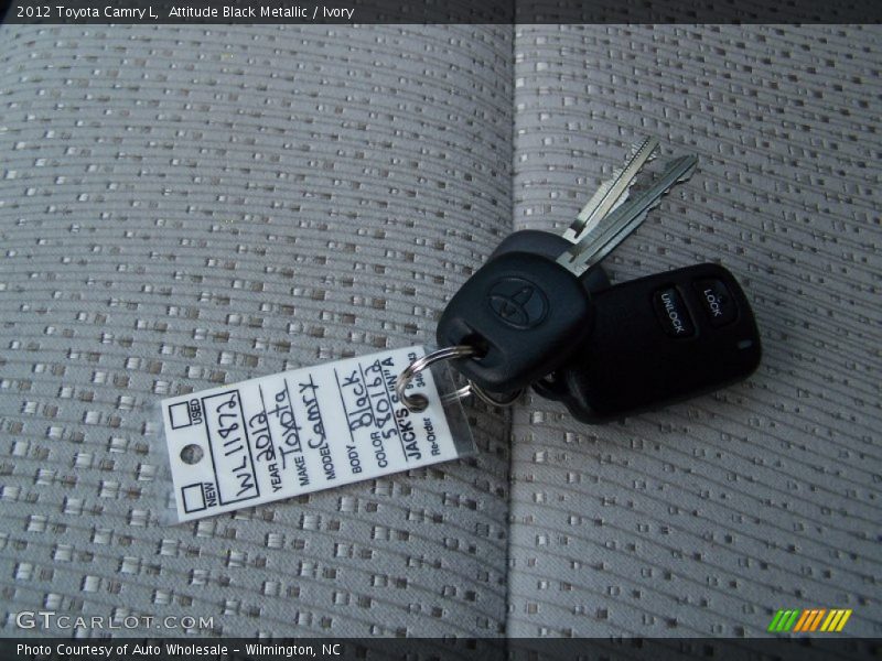 Attitude Black Metallic / Ivory 2012 Toyota Camry L