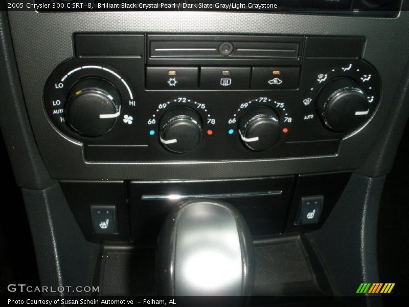 Controls of 2005 300 C SRT-8