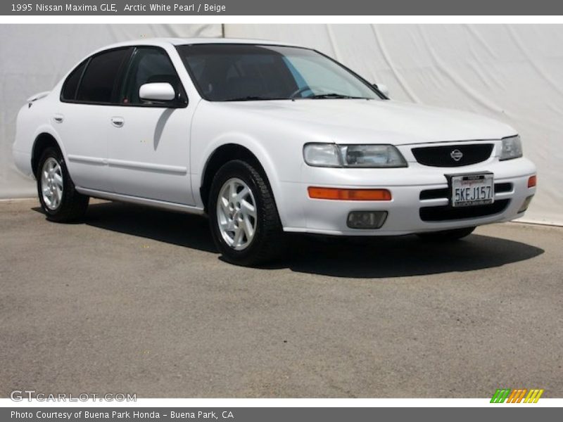 Arctic White Pearl / Beige 1995 Nissan Maxima GLE