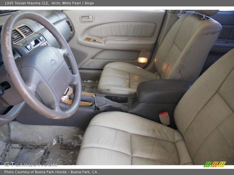 Arctic White Pearl / Beige 1995 Nissan Maxima GLE