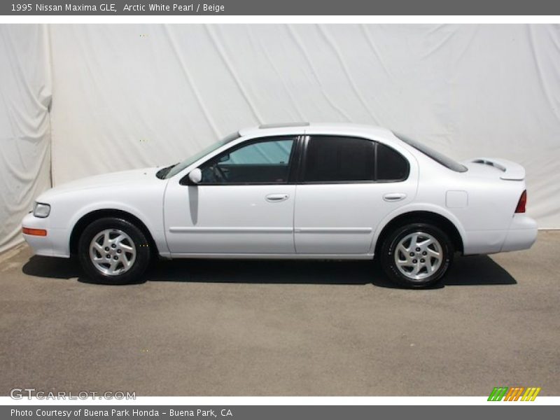 Arctic White Pearl / Beige 1995 Nissan Maxima GLE