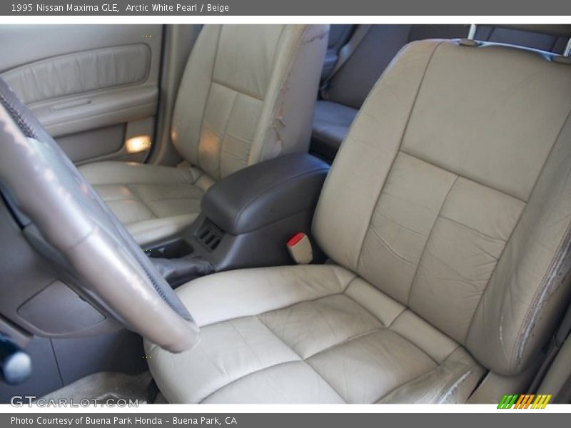 Arctic White Pearl / Beige 1995 Nissan Maxima GLE