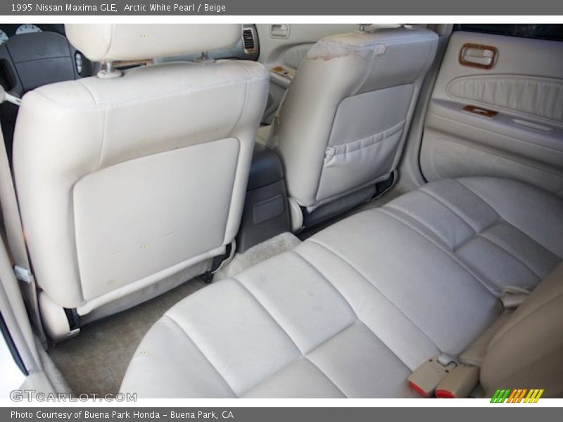 Arctic White Pearl / Beige 1995 Nissan Maxima GLE