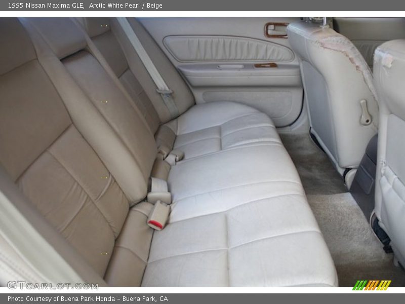 Arctic White Pearl / Beige 1995 Nissan Maxima GLE