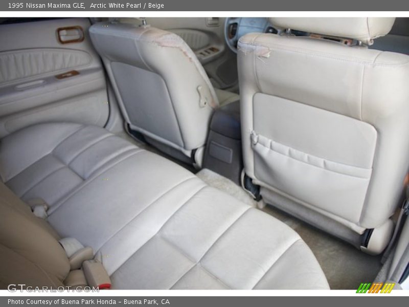 Arctic White Pearl / Beige 1995 Nissan Maxima GLE