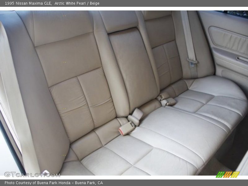 Arctic White Pearl / Beige 1995 Nissan Maxima GLE