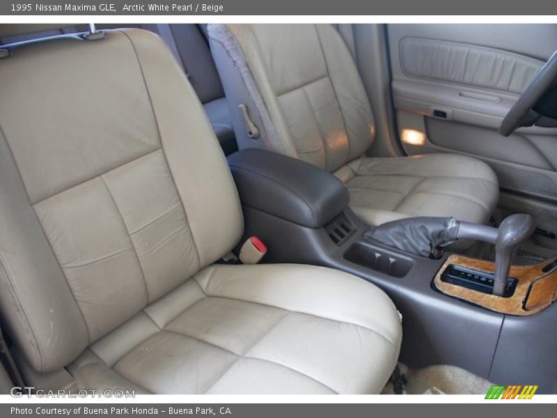 Arctic White Pearl / Beige 1995 Nissan Maxima GLE