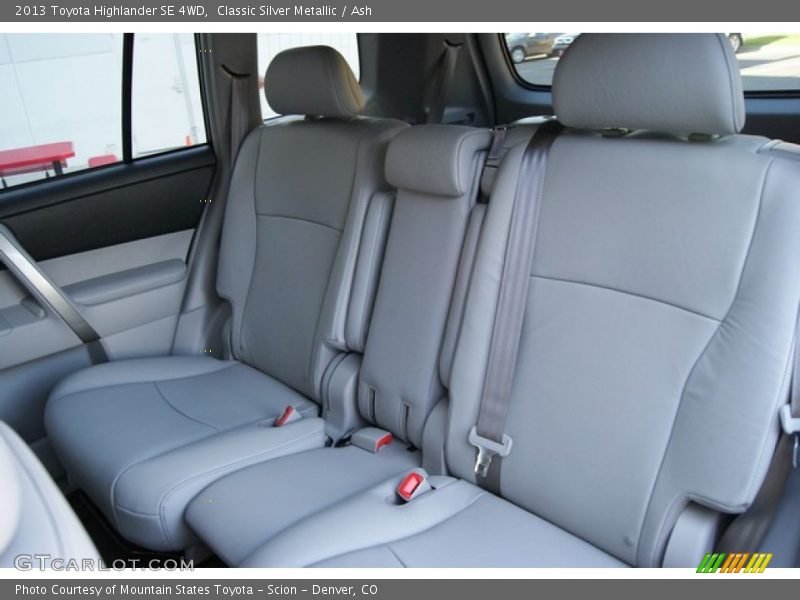 Classic Silver Metallic / Ash 2013 Toyota Highlander SE 4WD