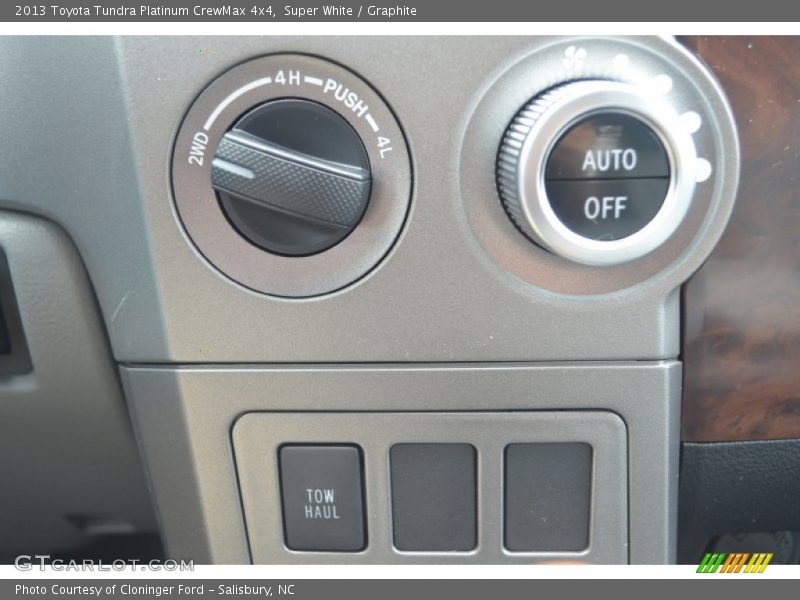 Super White / Graphite 2013 Toyota Tundra Platinum CrewMax 4x4