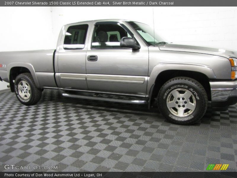 Silver Birch Metallic / Dark Charcoal 2007 Chevrolet Silverado 1500 Classic LS Extended Cab 4x4