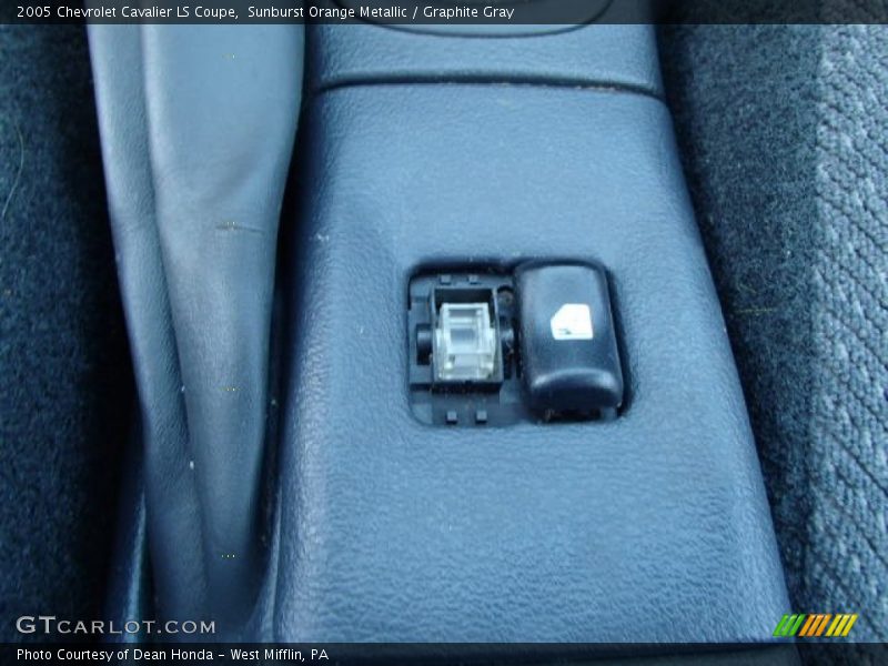 Sunburst Orange Metallic / Graphite Gray 2005 Chevrolet Cavalier LS Coupe