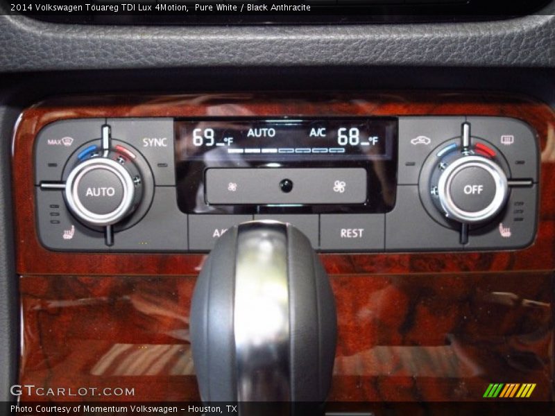 Controls of 2014 Touareg TDI Lux 4Motion