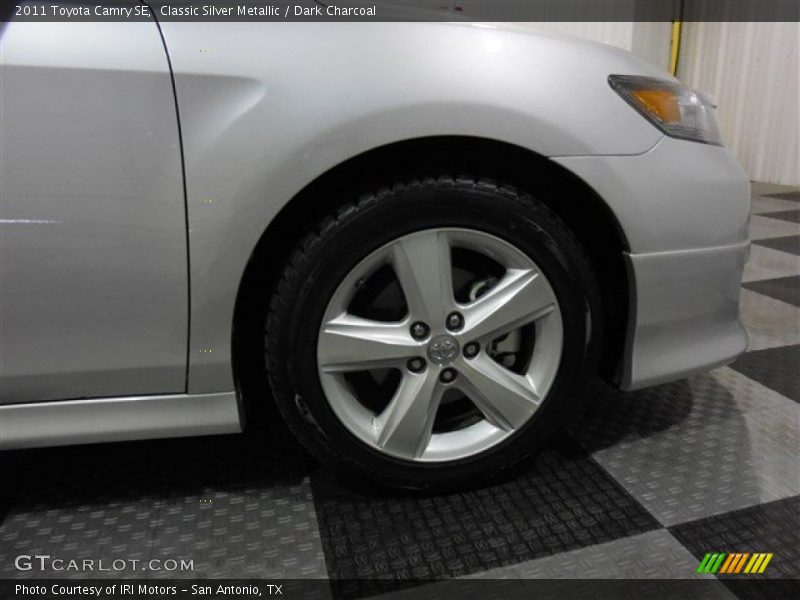 Classic Silver Metallic / Dark Charcoal 2011 Toyota Camry SE