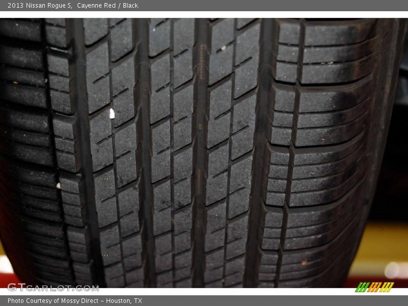 Cayenne Red / Black 2013 Nissan Rogue S