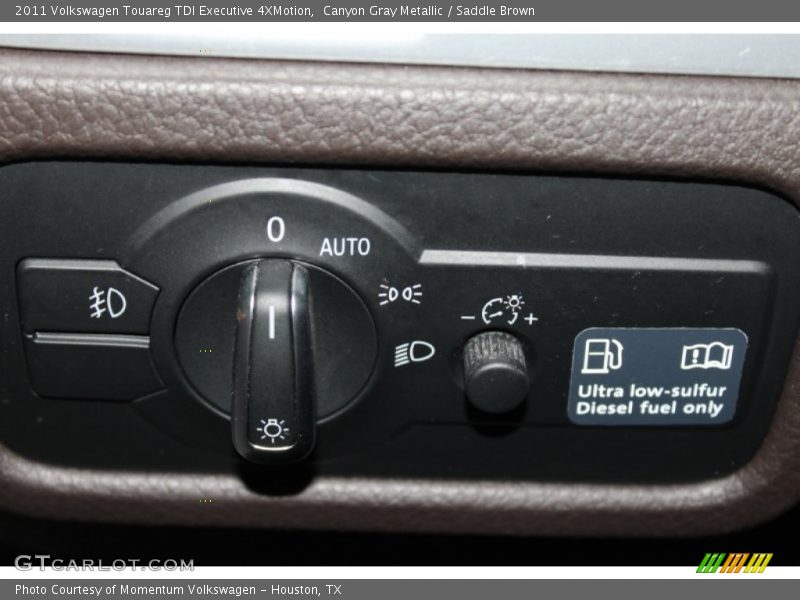 Canyon Gray Metallic / Saddle Brown 2011 Volkswagen Touareg TDI Executive 4XMotion