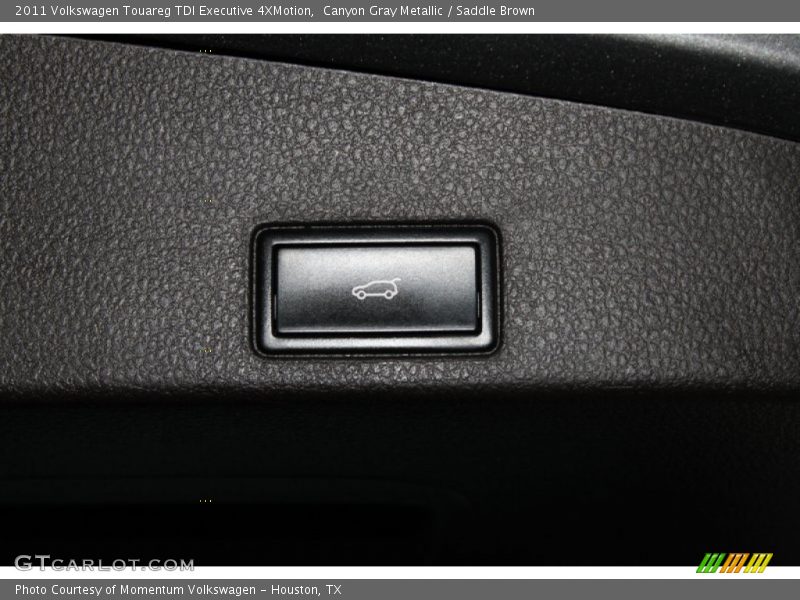 Canyon Gray Metallic / Saddle Brown 2011 Volkswagen Touareg TDI Executive 4XMotion