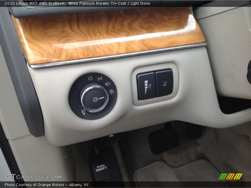 White Platinum Metallic Tri-Coat / Light Stone 2010 Lincoln MKT AWD EcoBoost