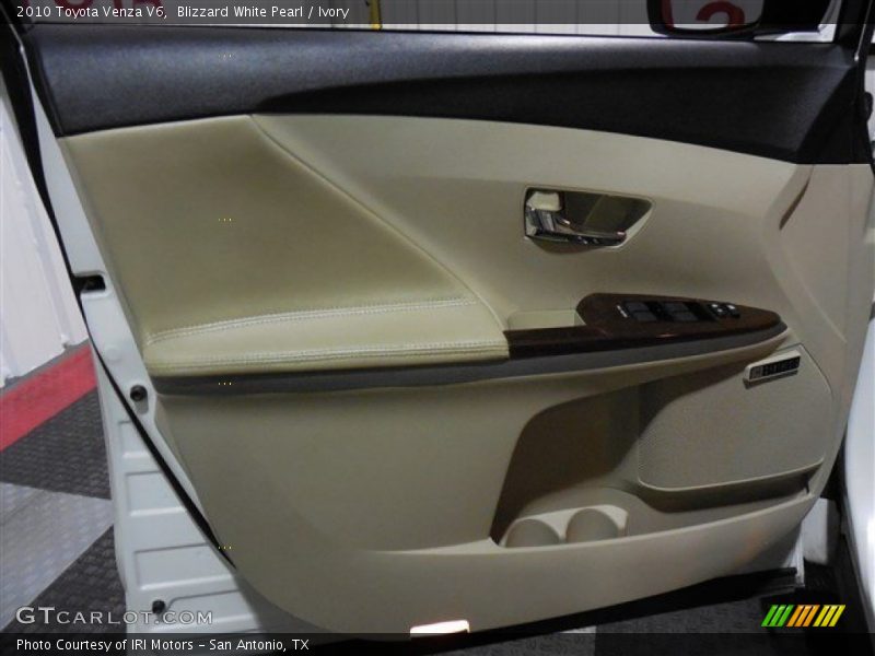 Blizzard White Pearl / Ivory 2010 Toyota Venza V6