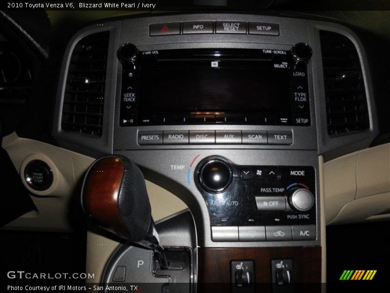 Blizzard White Pearl / Ivory 2010 Toyota Venza V6