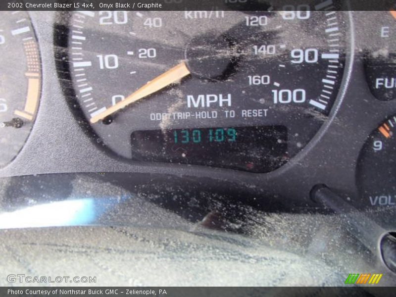 Onyx Black / Graphite 2002 Chevrolet Blazer LS 4x4