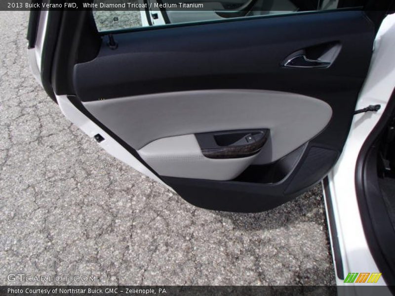 White Diamond Tricoat / Medium Titanium 2013 Buick Verano FWD