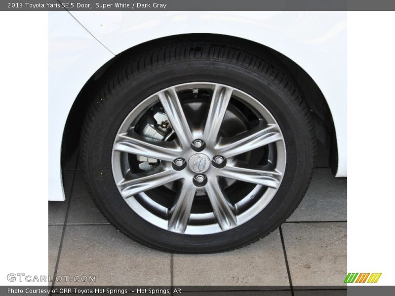 Super White / Dark Gray 2013 Toyota Yaris SE 5 Door