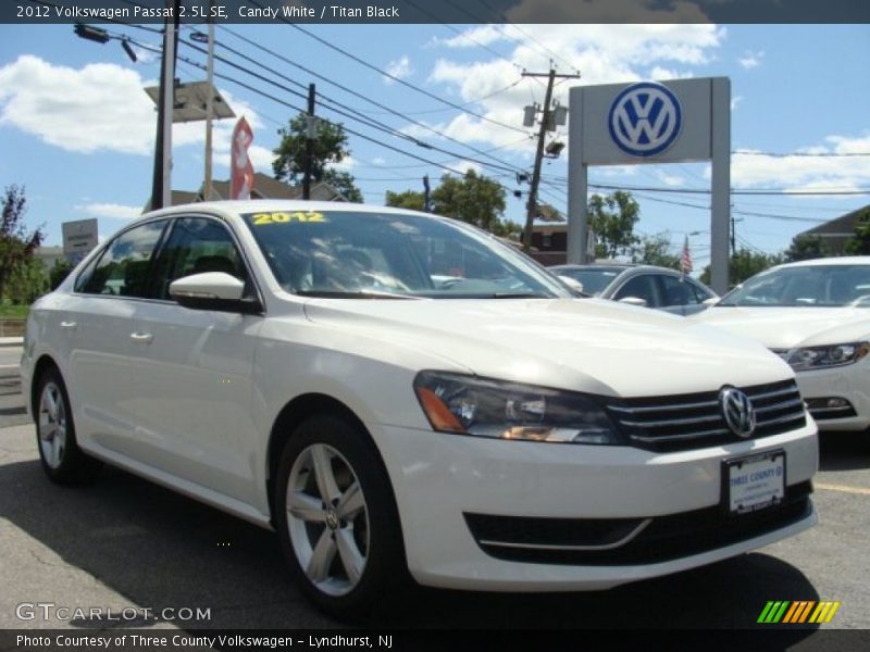 Candy White / Titan Black 2012 Volkswagen Passat 2.5L SE