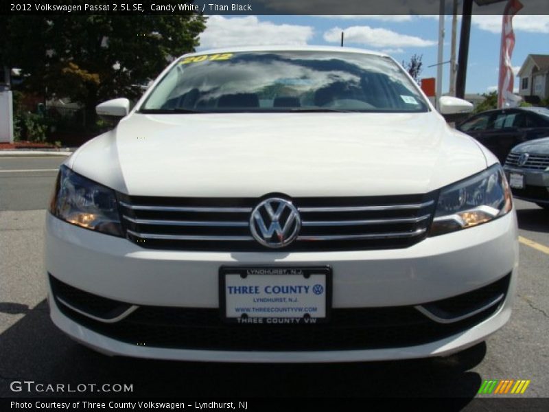 Candy White / Titan Black 2012 Volkswagen Passat 2.5L SE