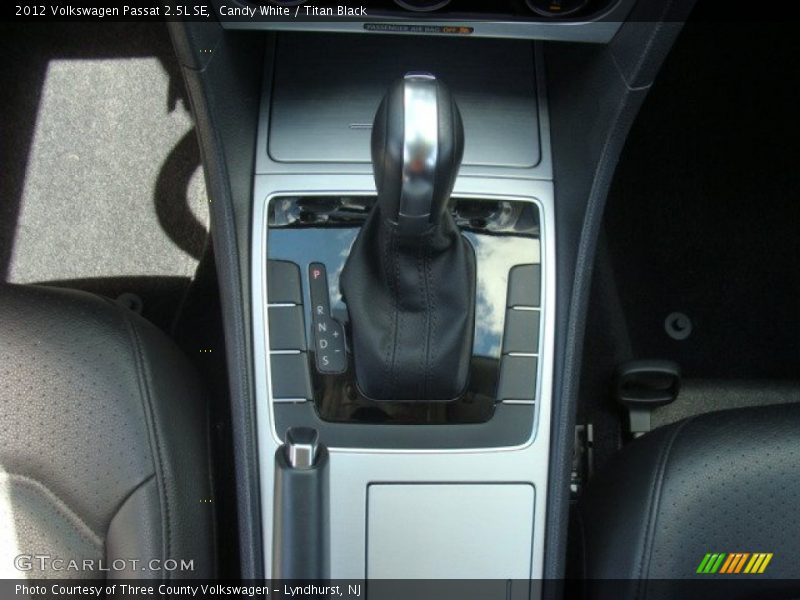 Candy White / Titan Black 2012 Volkswagen Passat 2.5L SE