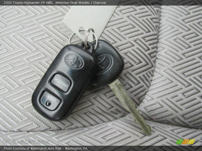 Millenium Silver Metallic / Charcoal 2003 Toyota Highlander V6 4WD
