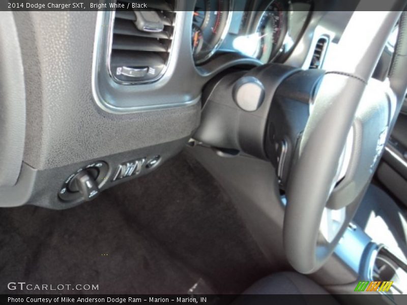 Bright White / Black 2014 Dodge Charger SXT